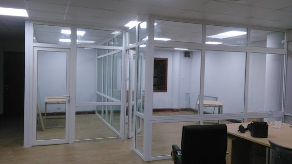 tháo lắp mới vách nhôm kính