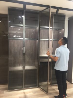 làm cánh tủ kính quần áo đẹp