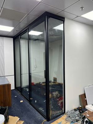 sửa cửa slim, sửa cửa slim tại Hà Nội, sửa cửa slim kẹt cánh, sửa cửa slim đứt dây curoa, sửa cửa slim đứt dây cáp, sửa cửa slim treo trên không ray dưới, sửa cửa slim tại các quận Hà Nội, sửa chữa cửa slim chuyên nghiệp, sửa cửa slim giá rẻ Hà Nội, sửa cửa slim tại nhà.