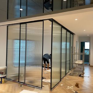 Thi công cửa nhôm Slim mở vuông góc cho biệt thự sang trọng tại Hà Nội